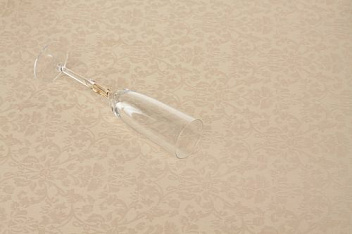 Скатерть 110*110 см. бежевая мелкий цветок /3/ Под заказ